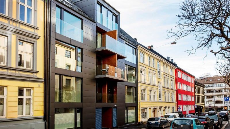 fronten av nybygde leiligheter i Oslo